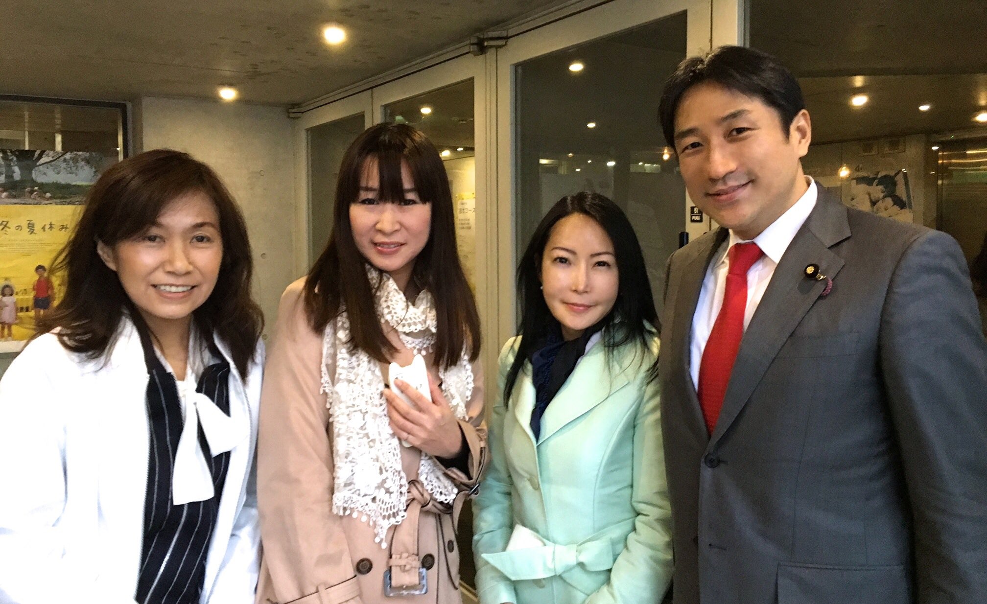 堤未果 佐村河内守氏をめぐるドキュメンタリー映画 Fake 人間は皆底なしで深くて愛おしい そんな風に感じさせる森達也監督の視点に脱帽 ラスト1分incredible ６月公開 終了後に香山リカ先生達と 久しぶりに雨宮処凛ちゃんと 話 T Co