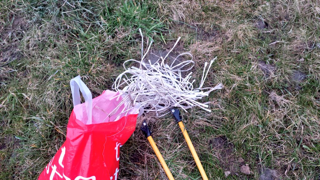 Jetsels's tweet photo. De wereld weer een beetje mooier gemaakt. Rommel vn notabene  boomaanplant opgeruimd #Bieslandsebos #Balij #zwerfie https://t.co/wkpb4Kl57A