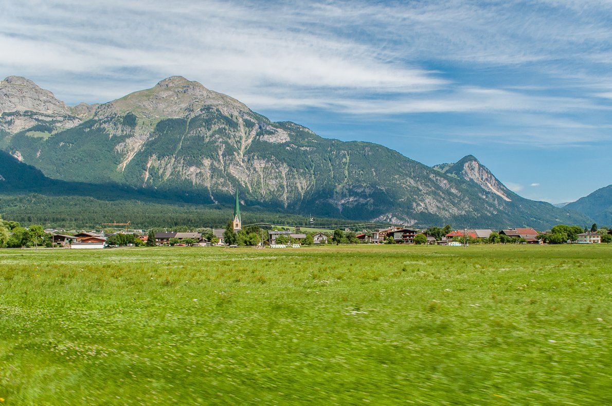 LiveShareTravel's tweet image. City stay or mountain retreat? Choose your favourite way to enjoy Austria: ow.ly/ZfOym #12hotels