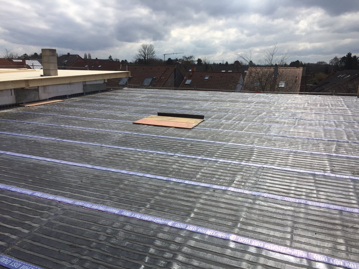 ac_bauplanung's tweet photo. #ACProjekt14 • Freitag, 01.04.2016 Mit der #Dachdeckung ist pünktlich begonnen worden #BAUDER #Städteregion #Aachen https://t.co/PkqsMt9cQx