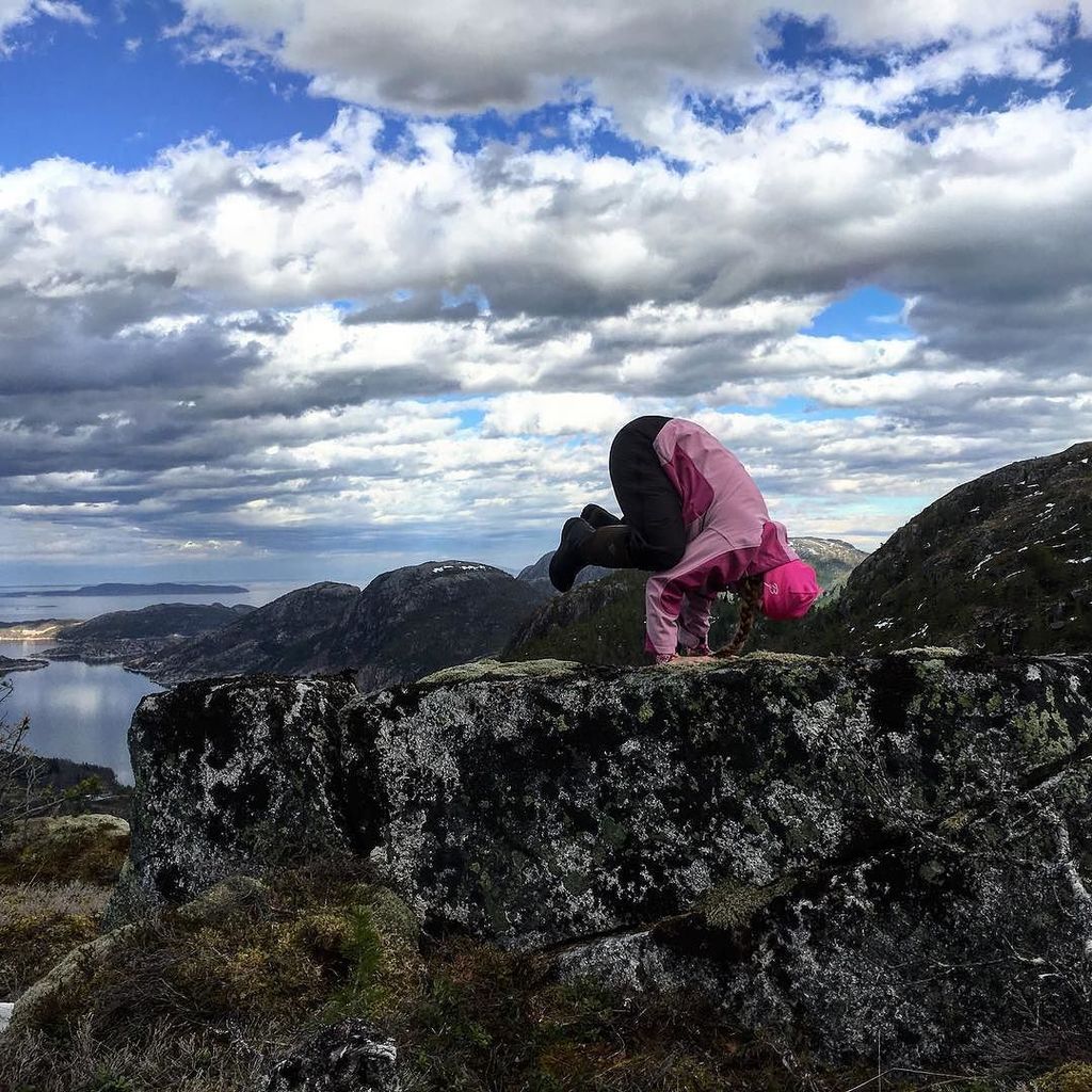 Natur_liv's tweet photo. Miss this #mountainsofnorway #yogaeverywhere #yogaeverydamnday #yoga #yogagirl #mountains #uteliv #friskluft #frilu… https://t.co/oF6UOajxwD
