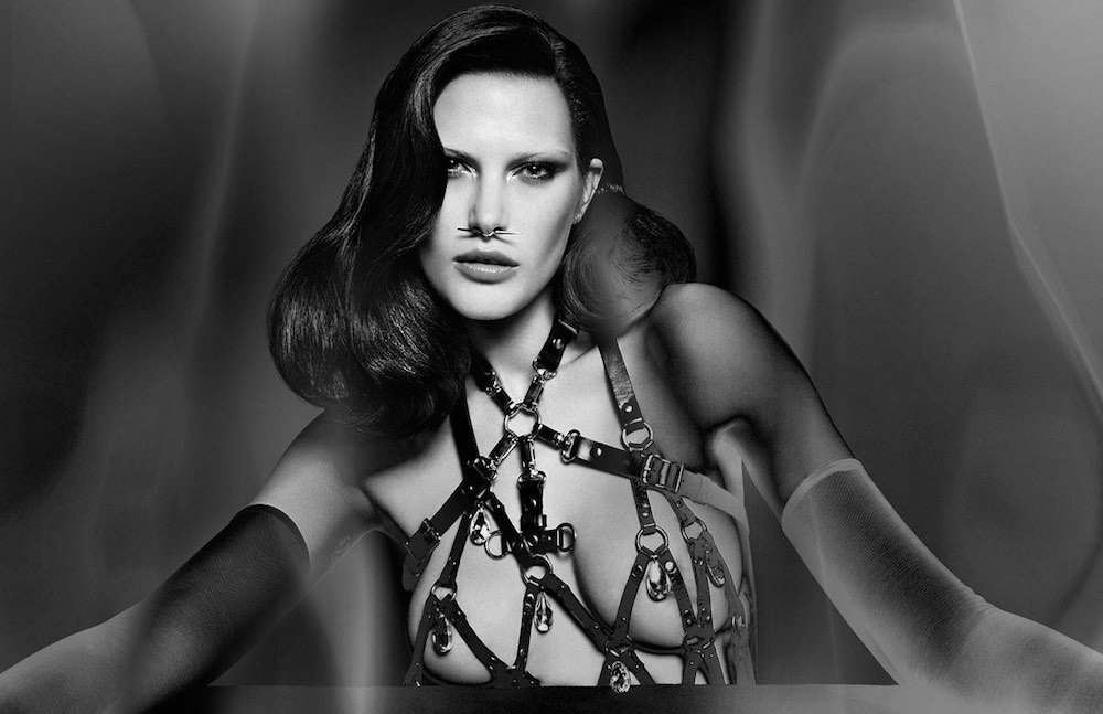 trendhunterseye's tweet photo. Modelo: #CatherineMcNeil
Fotógrafo: #TimRichardson
Fotos: https://t.co/64o7stT25i https://t.co/UxonLRD4FO