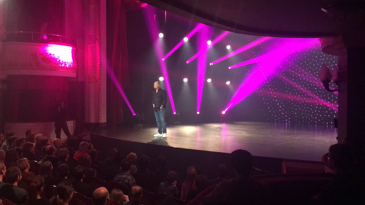 cauetofficiel's tweet photo. Bientôt sur #laUne !! Merci l accueil encore une fois la Belgique . Hâte de revenir #merci #signeTaloche https://t.co/PQsn2ZorEs