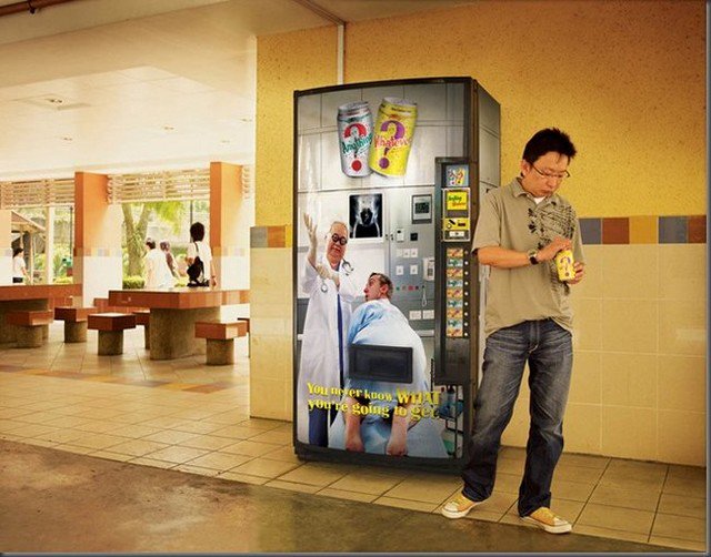 unepubparjour's tweet photo. Ahah magique ce street marketing pour une célèbre marque de soda avec un distributeur ! #streetmarketing https://t.co/cU8L77XPvg