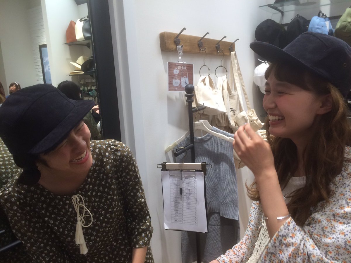 Retrogirl Official En Twitter ららぽーと横浜 Merイベントにて しばさきちゃんがイベントの当選者の方とお店に遊びに来てくれました しばさきちゃんのretrogirlオススメコーデとっても可愛いです T Co Xzfjaqmeak