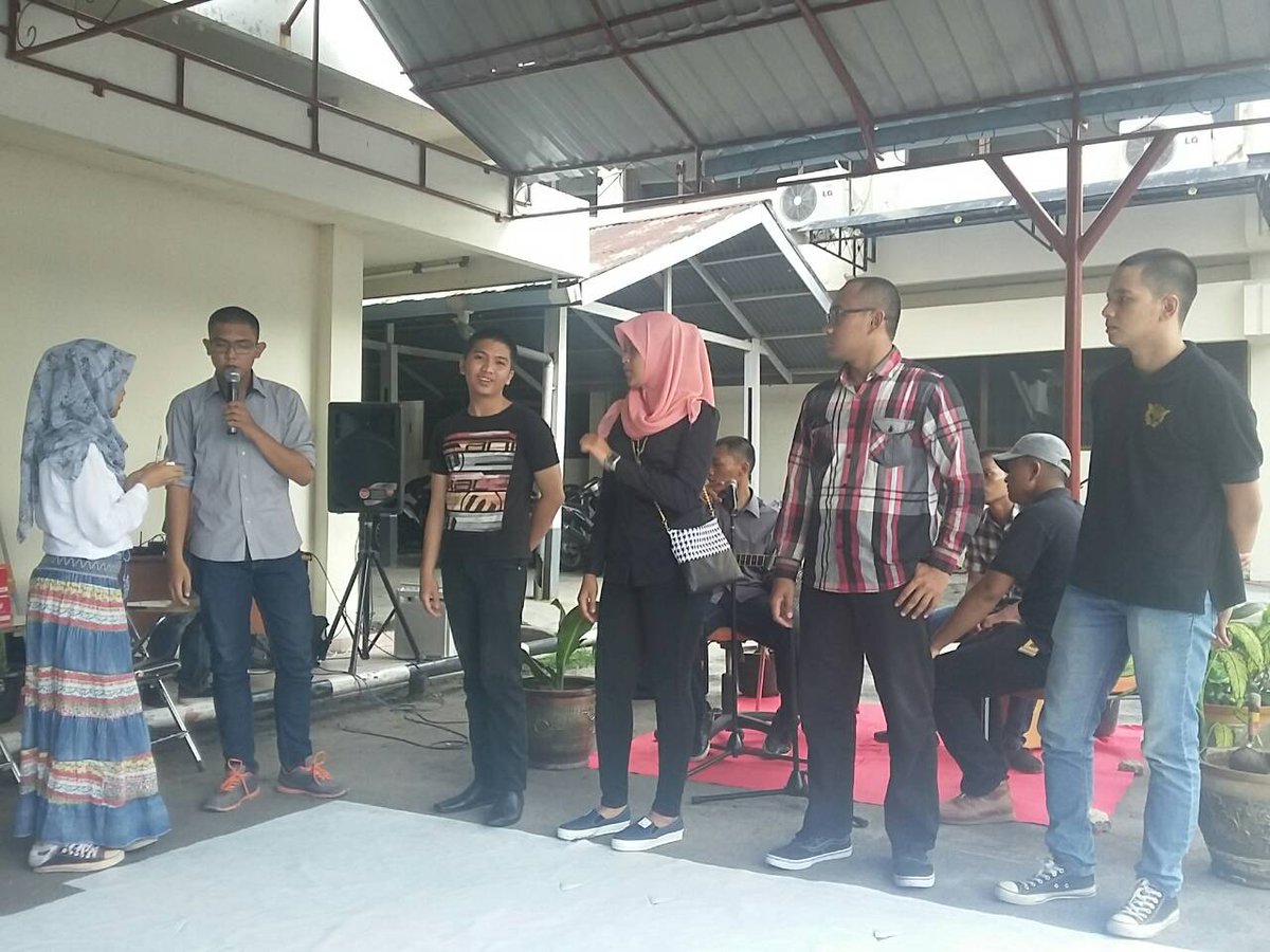 Pembukaan pensi, ambil giliran tampil buat penampilan kelasnya niih:D #pensi #pknstanpekanbaru #bdkpekanbaru