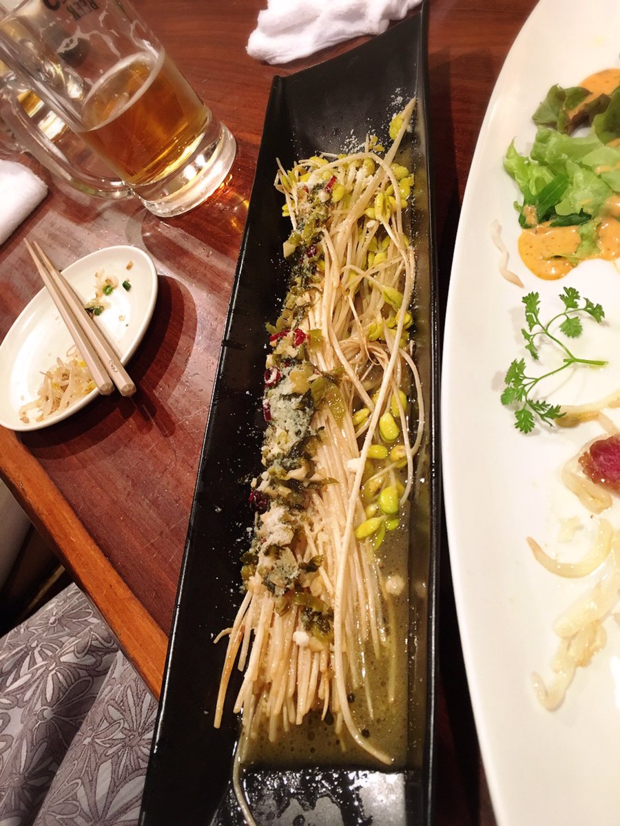 mrk0801's tweet photo. 昨日は花織の誕生日で、30㎝のもやし食べてきた！ペペロンチーノソースもガーリックライスも美味しすぎ！超笑ったし超臭いなwww https://t.co/8bF0I9R0Nj