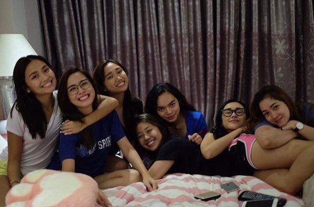 shashleyyy's tweet photo. find 2 types of friends ; the clingy & the crazy 💗 https://t.co/4cLtUaPFfl