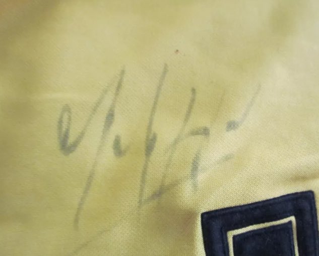 ReadingFCShirts's tweet photo. @ReadingFC Plus it's signed by @hahnemann1 https://t.co/1OrWBQab3O https://t.co/135R9VXDJV