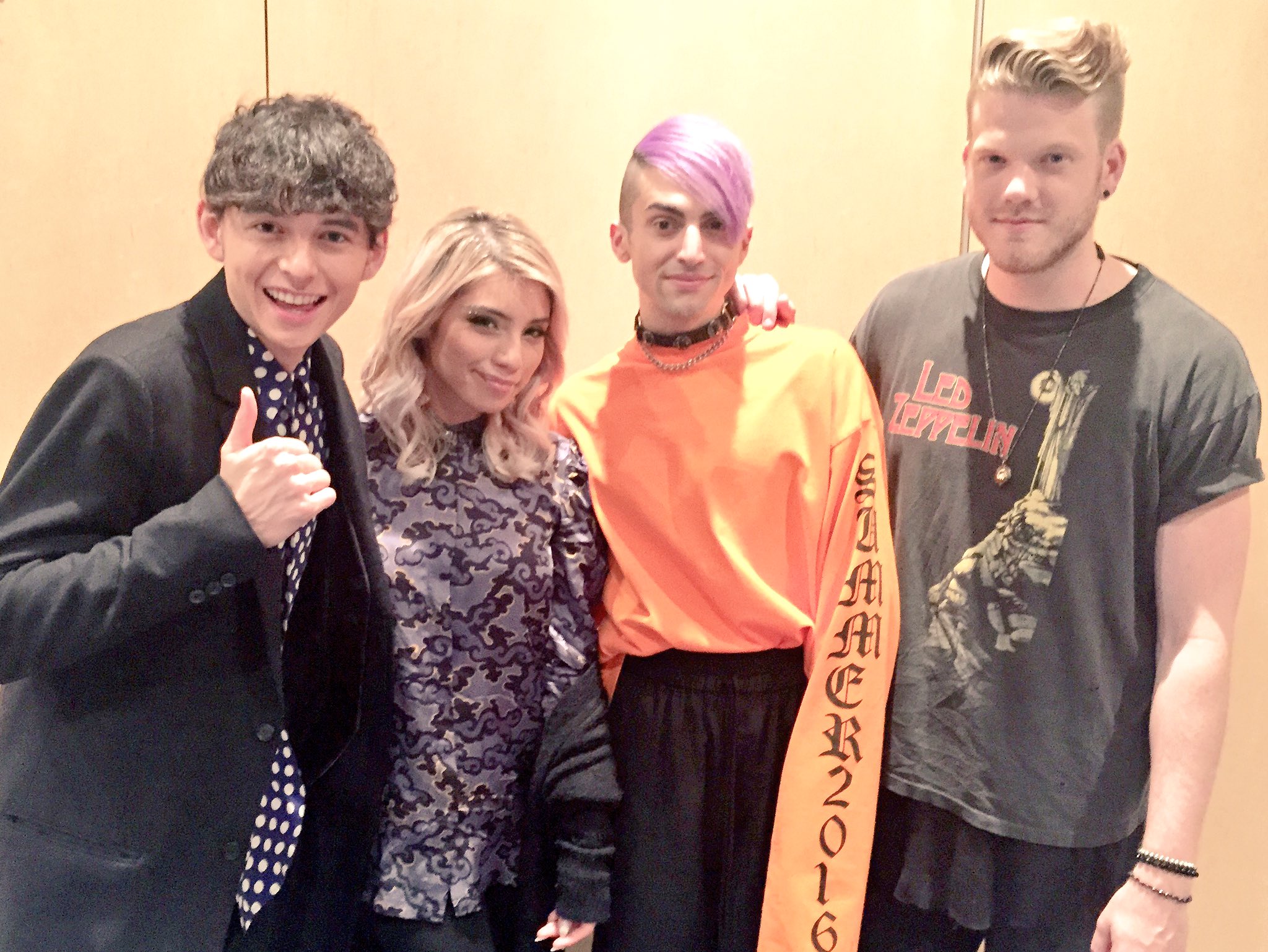 Pentatonix 日本公式 ペンタトニックス J Wave Pop Of The World Pop 813 の取材でスコット カースティン ミッチがハリー杉山さんとご対面 Oa日は後日報告します Popjwave Ptxjp Pentatonix 日本公式 ペンタトニックス J Wave Pop Of The World Pop 813 の取材でスコット カースティン ミッチがハリー杉山さんとご対面 Oa日は後日報告します Popjwave Ptxjp