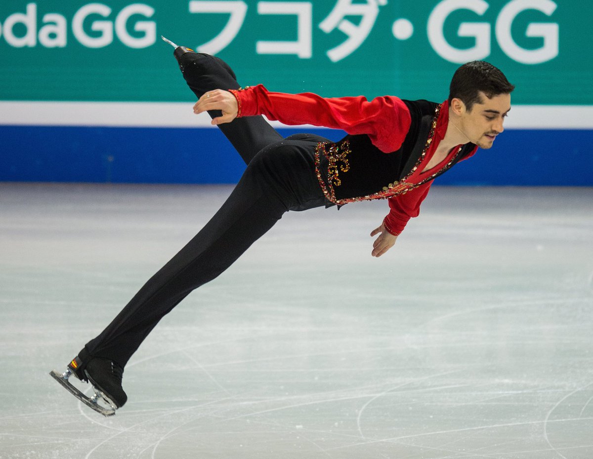 ElHuffPost's tweet photo. El patinador Javier Fernández agranda su leyenda con su octava medalla internacional https://t.co/DJyqH9DB5z (VÍDEO) https://t.co/cVU17rqRaU