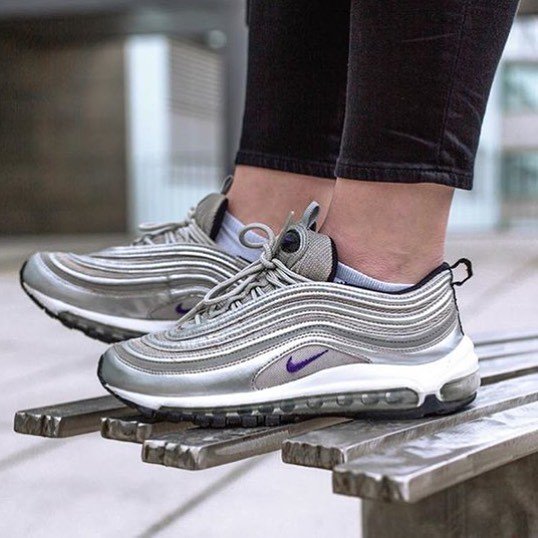 BigEyesLilSoles's tweet photo. Silver beauties from @viewmore
Thanks for the tag!
#bigeyeslittlesoles
---------
#Nike #girl #airmax
#igsneakercomm… https://t.co/SYQRNR1R4I