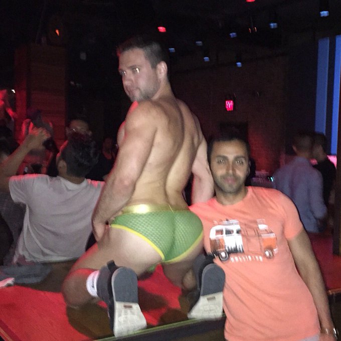 I was trying to be @NICKIMINAJ last night @WhatsUpAtTown ! https://t.co/06nDyoG36Q