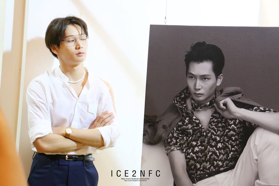 Ice2nFC's tweet photo. 🌀 พี่ไอซ์ที่งาน Tod's Band Exhibition ตัวจริง VS ในรูป โหวตมาค่ะสาวๆ 💙
#ice_2n #Ice2nFC #Kissmodels #TOSBAND https://t.co/nTaxlh81W0