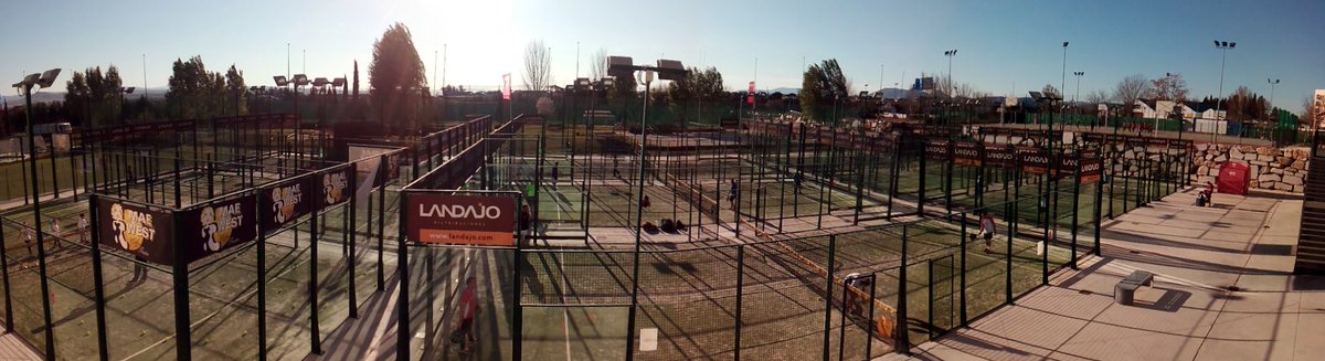 voleibach's tweet photo. Más pádel por aquí...@Miguel_mumo :) https://t.co/c0IH9QQ4Q9