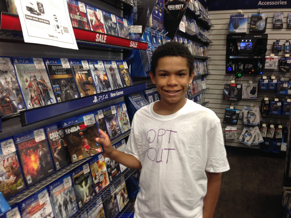 jeff4publiced's tweet photo. At #OptOutShopOut Smith Haven Mall - advocacy is costly at times - Josh at GameStop @LIOptOut https://t.co/YB77dVjlH2