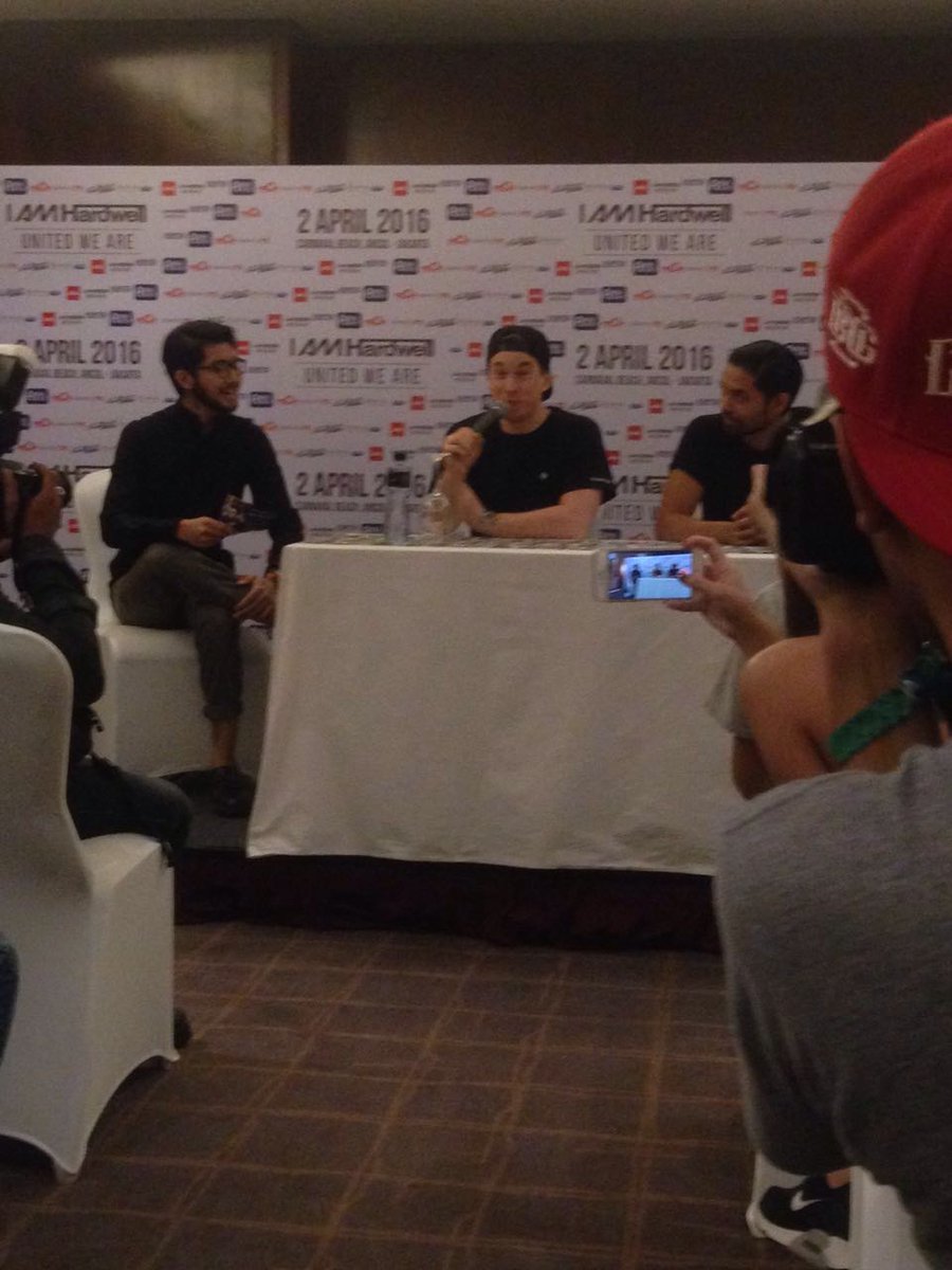 finish press conference with <a href="/Hardwell/">Hardwell</a> and we're ready to the venue! #IAmHardwellJKT thanks to <a href="/IsmayaLive/">ISMAYA LIVE</a>
