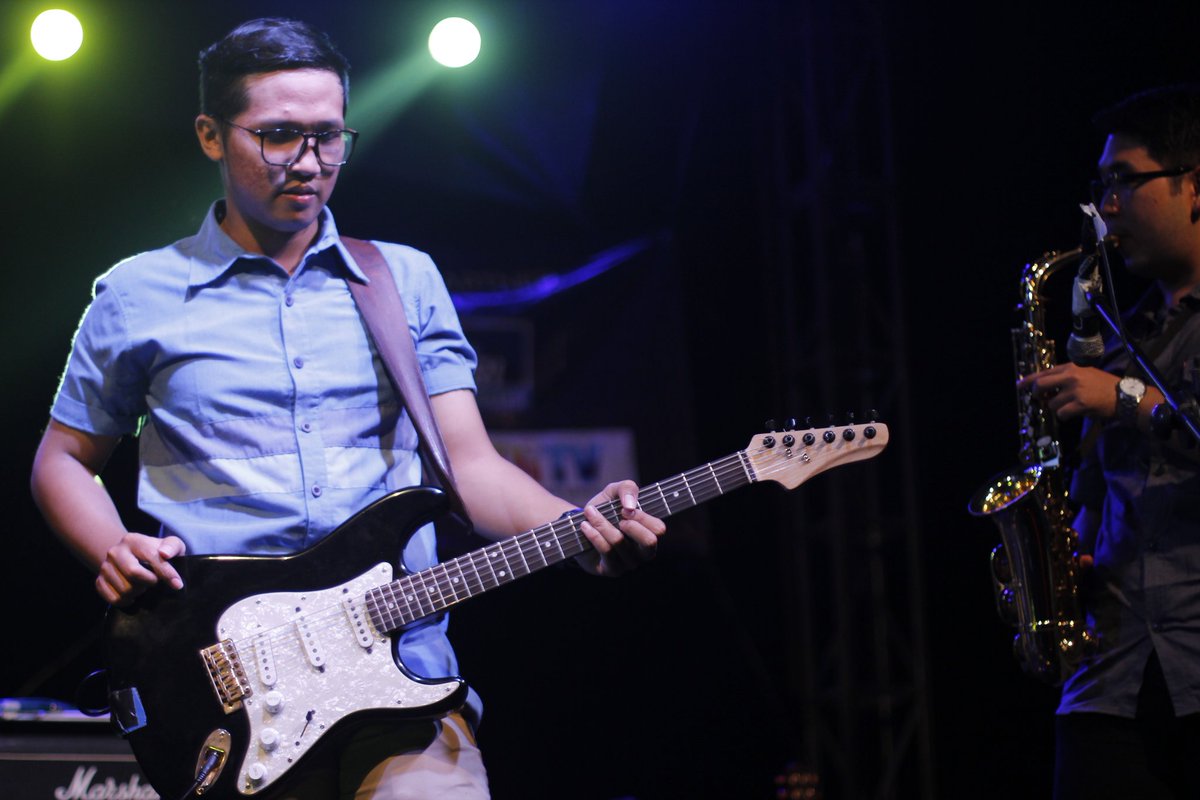 Kau membuatkuu percayaaa ~ 
(Yura Berawal dari tatap - Cover by Batiga) #BatigaEvent