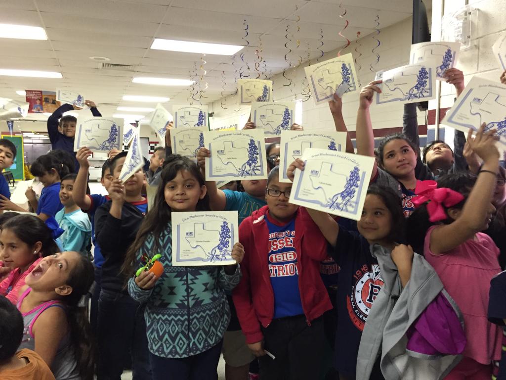 oscarcantu_jr's tweet photo. #RussellES celebrates the Bluebonnet Awards Recipients! Go Patriots! https://t.co/TAcFIUmPN3 https://t.co/HPbWX0FHu5