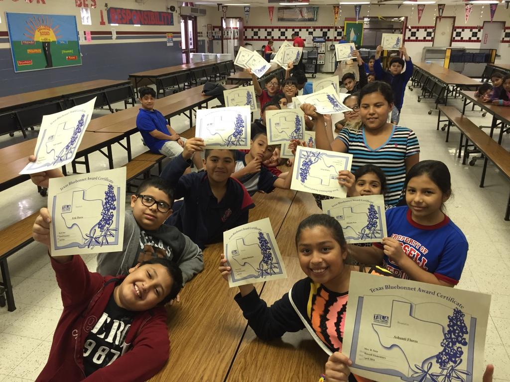oscarcantu_jr's tweet photo. #RussellES celebrates the Bluebonnet Awards Recipients! Go Patriots! https://t.co/TAcFIUmPN3 https://t.co/HPbWX0FHu5