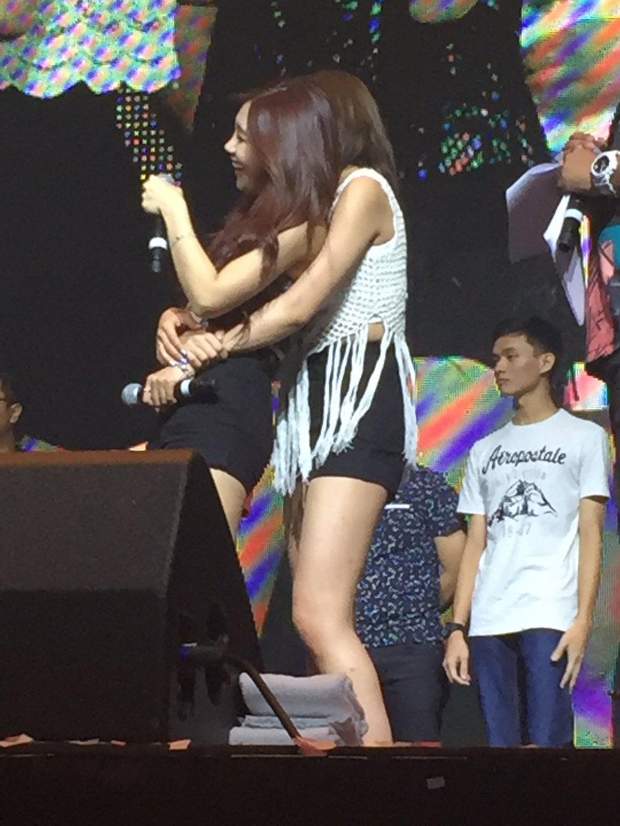 eunjimymy's tweet photo. จะไม่ลืมวันนี้ค่ะฮืออออออ ขอแบบนี้ที่ไทยด้วย😂😂😂😂😂😂😂 #apinksg https://t.co/ktYU9a4XZX