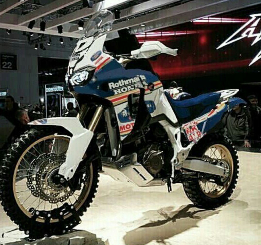 アフリカツインのロスマンズNXRカラーを忠実にやるとフレームを白に