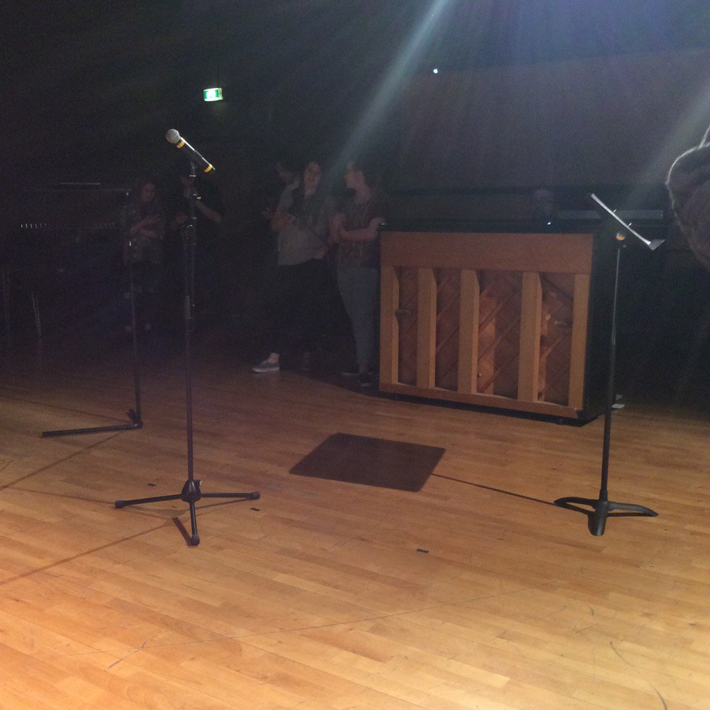 _bee_scott's tweet photo. @forum140 changing angles :) https://t.co/oTCp3yp2nQ