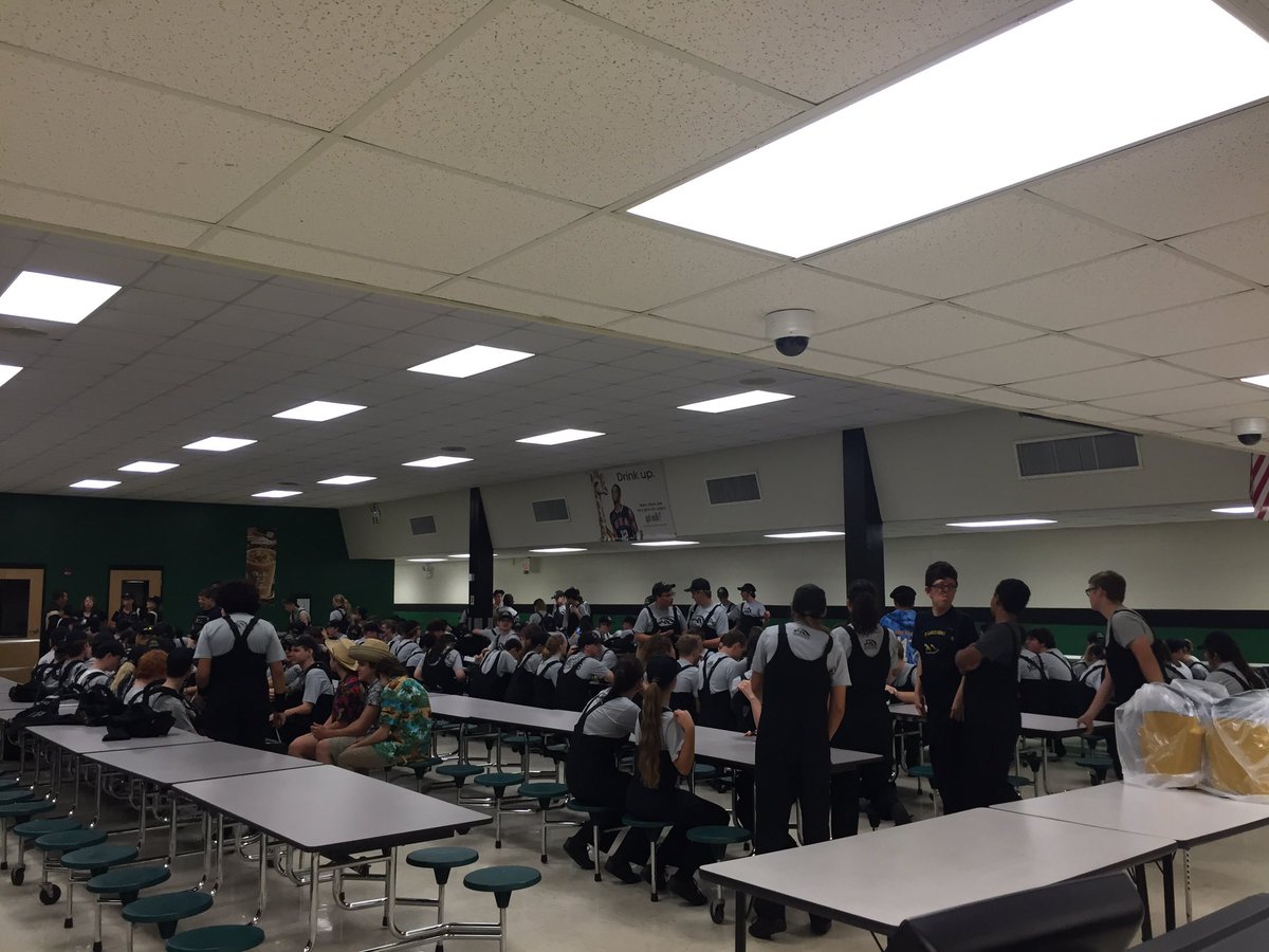 JWMHS_cortier's tweet photo. When the @JWMitchellBand takes up half of the @gulfhighschool cafeteria! #MusicMatters #Chasco #Live4Band https://t.co/CyeJEHmGwX
