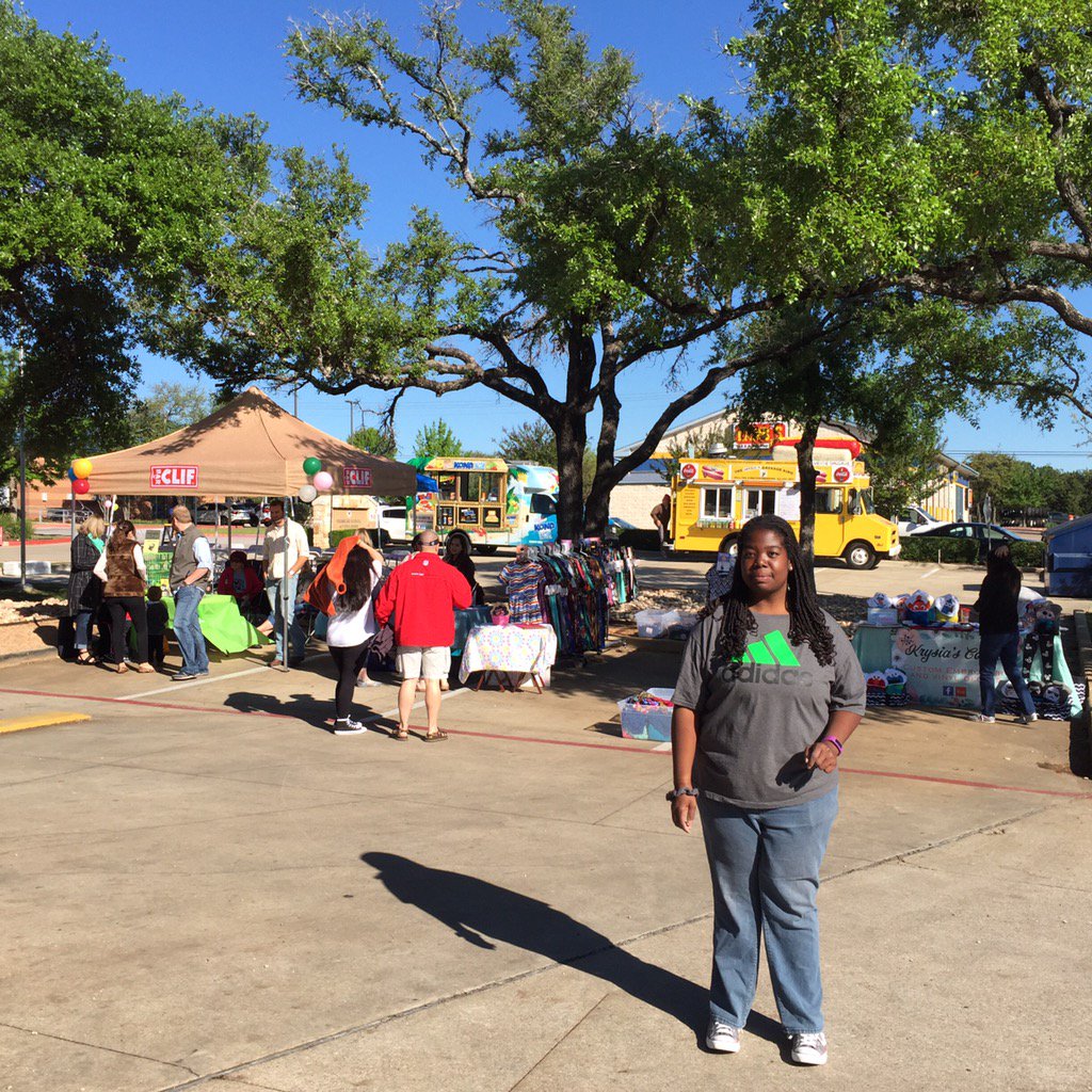jmelt11's tweet photo. Volunteering at a carnival today #t1797 @Maddiattarget @Awesome2Mr https://t.co/SaydF4Q7sB