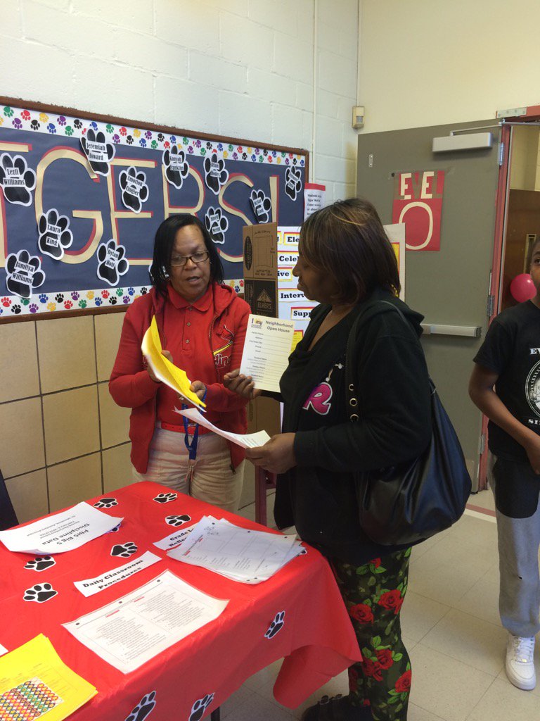 PRGuy13's tweet photo. Smiles are all around at #HerzogElementarySchool at today's #SLPSOpenHouse event. #ILoveMySchool https://t.co/hg3zMx4sUE
