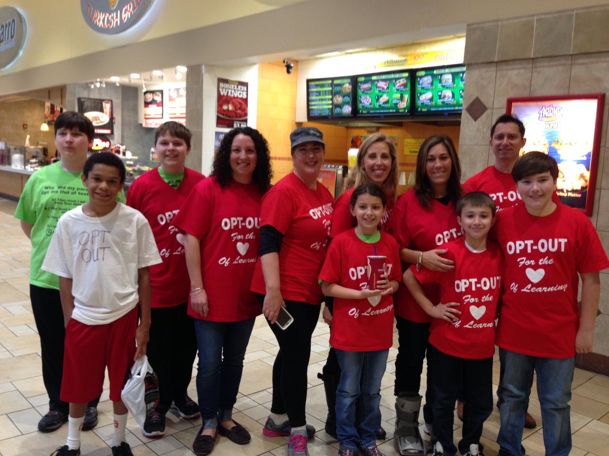 jeff4publiced's tweet photo. Who said test refusal is small this year - #OptOutShopOut at Smith Haven Mall @LIOptOut @Newsday @News12LI https://t.co/sgi1rPgDyv