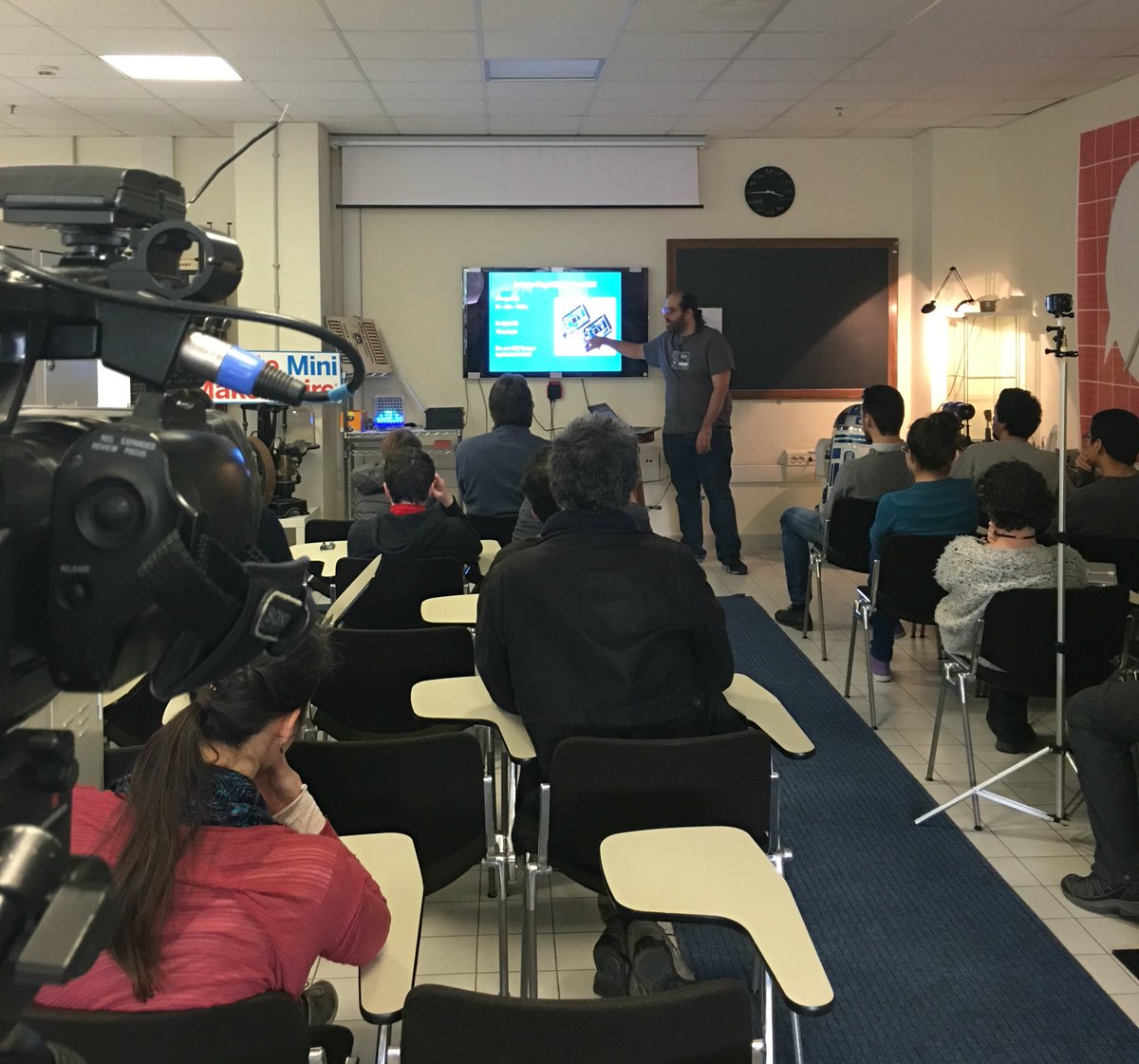 ComunediTrieste's tweet image. Oggi allo @scifablab si celebra l&apos;#ArduinoD16 #GenuinoD2016