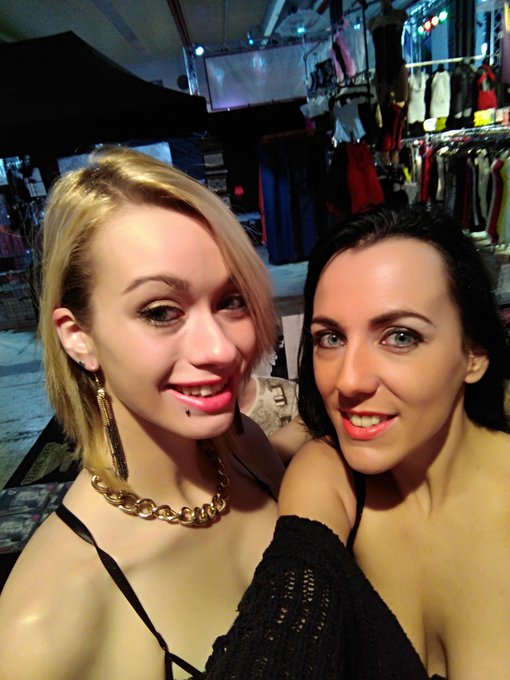 Avec la miss @Alexia_Chuck  venez vite !!! #salon #Namur #hot #show https://t.co/NqNRz0hOYW<a class="tags" target="_blank" title="On Twitter" href="/?out=eyJ0eXAiOiJKV1QiLCJhbGciOiJIUzUxMiJ9.eyJpYXQiOjE3MjExNTc1NjcsImlzcyI6InR3cG9ybnN0YXJzLmNvbSIsIm5iZiI6MTcyMTE1NzU2NywiZXhwIjoxNzUyNjkzNTY3LCJyZWRpcmVjdF91cmwiOiJodHRwczovL3R3aXR0ZXIuY29tL0FsZXhpYV9DaHVjayJ9.XtI704_Gv43ZHVWRbnjMcDIy50J-NXTtDHrxNdOWSqG6M6P6UtvNI3eNsi6a8fOGx_YgqxLp51YD3jfYwe31BA">@Alexia_Chuck</a><a href="/tag/salon"class="tags">#salon</a><a href="/tag/show"class="tags"><span>#show</span></a><a href="/tag/hot"class="tags"><span>#hot</span></a><a href="/tag/namur"class="tags"><span>#namur</span></a>