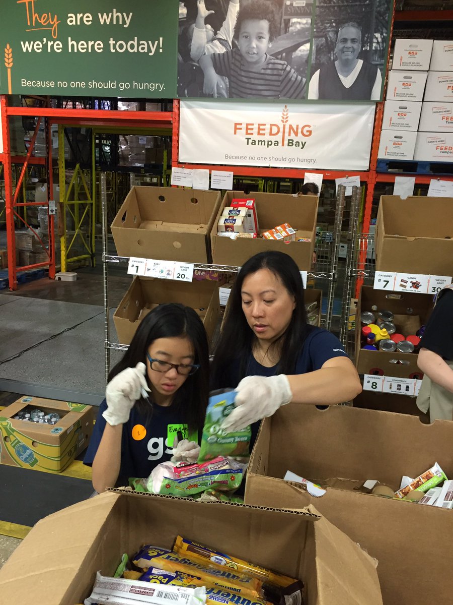 gswcf's tweet photo. This mother daughter Girl Scout team is sorting food for @FeedingTampaBay. #gsgiveback! https://t.co/9MYqmZCl7n