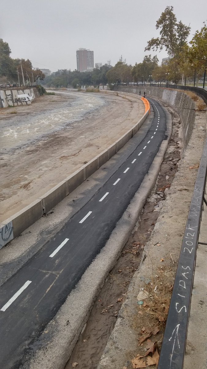 DiegValpoAlegre's tweet photo. Tremenda ciclovia por @map8pedaleable, quien dice que el poder ciudadano no hace cambios? @fmb5Chile #map8 https://t.co/3GAMllh0Pg
