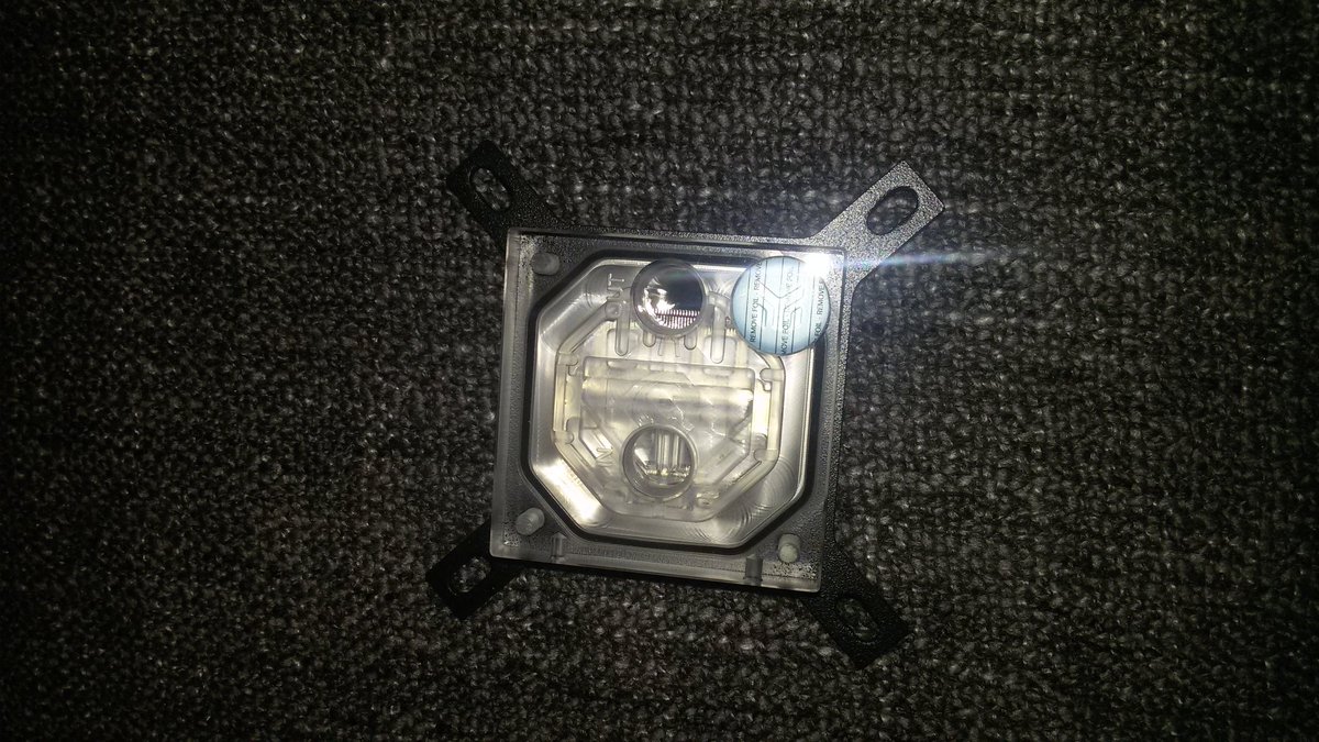 Dig_computers's tweet image. Water block for our cpu!!!