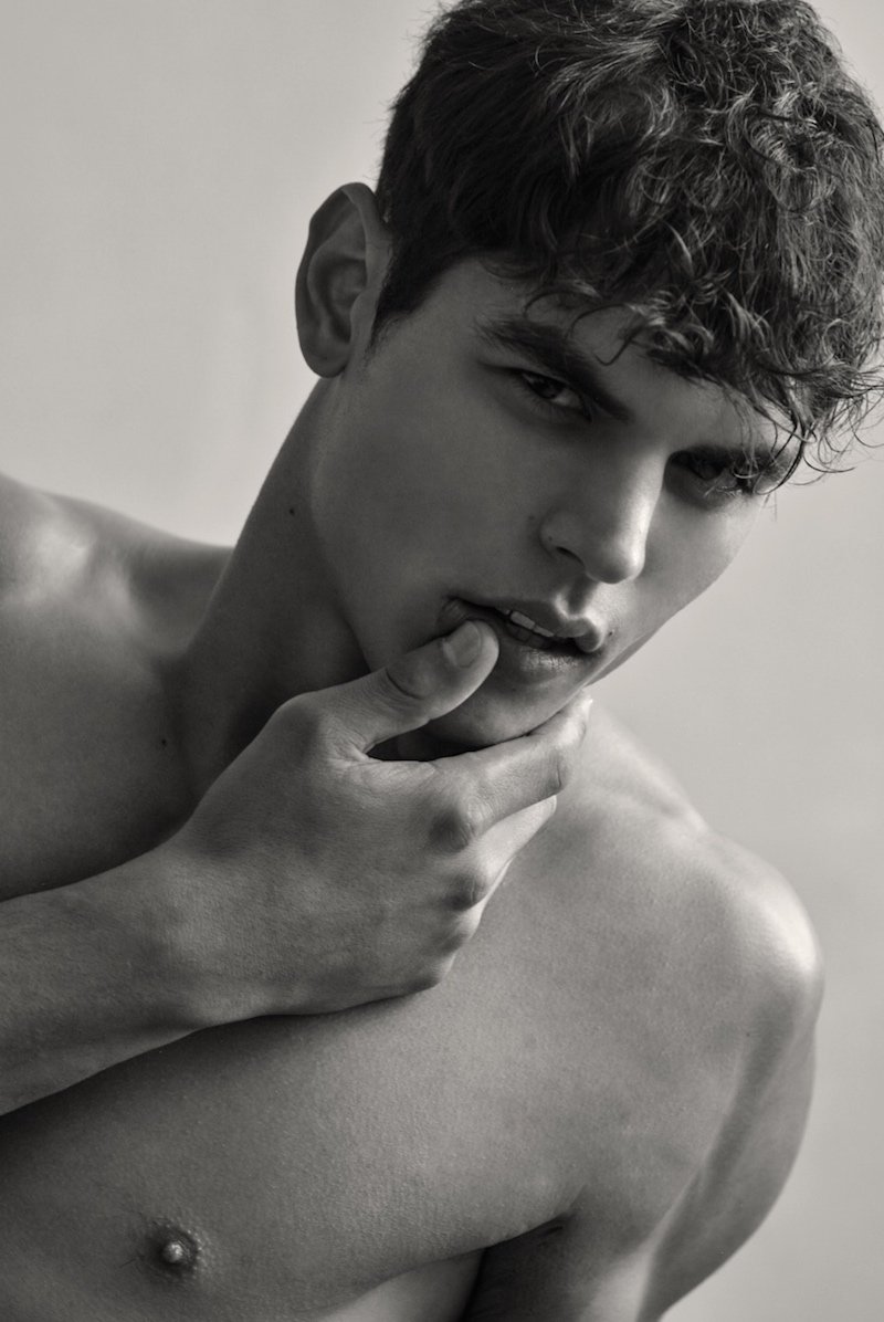 trendhunterseye's tweet photo. Modelo: #ChristopherGeorge 
Agencia: #DNA
Fotógrafo: #HoracioHamlet
Fotos: https://t.co/XqUu78U4GQ https://t.co/vLmpaVsxZ5
