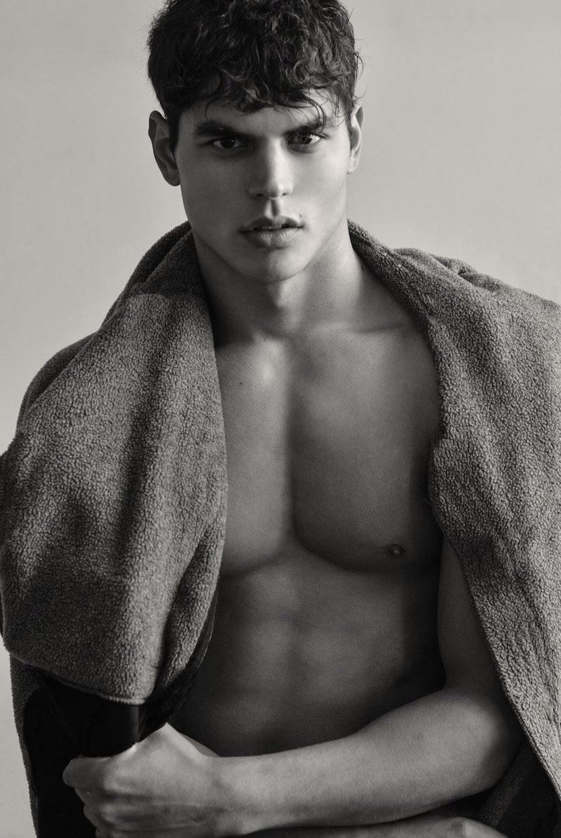 trendhunterseye's tweet photo. Modelo: #ChristopherGeorge 
Agencia: #DNA
Fotógrafo: #HoracioHamlet
Fotos: https://t.co/XqUu78U4GQ https://t.co/vLmpaVsxZ5