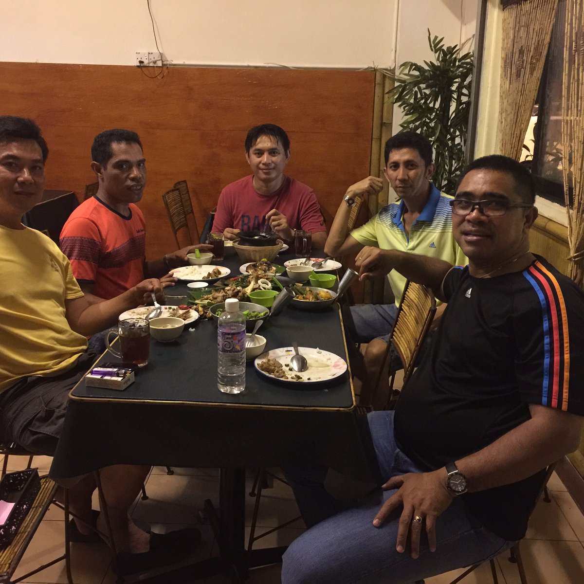 CaptMandak's tweet photo. Dinner view days ago https://t.co/d9xEFdLSh1
