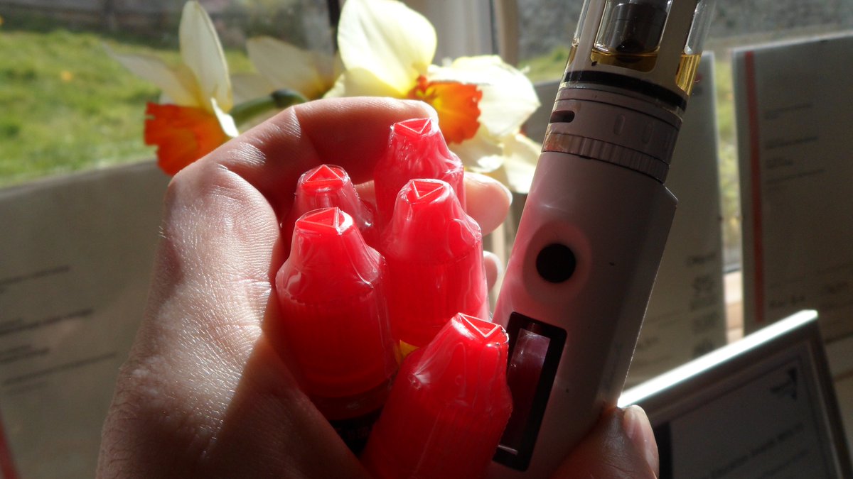 VAPOURiUMorg's tweet photo. #Raspberry #Custard #Smells #Like #Xmas #Rhodonite #Deep #Steeped #CHEAP #VAPEFAM #COMEATMEBRO xD

#eciguk #FML #A1 https://t.co/aGf9a6Y508