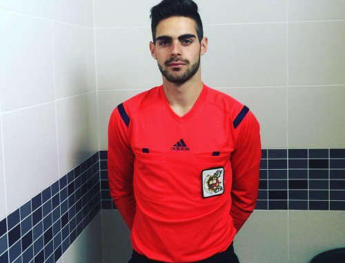 Abanico_LGTBI's tweet photo. Arbitro homosexual amenazado y agredido en La Línea de la Concepción.  https://t.co/PkqoLQIHsi 
#Deporte #Homofobia https://t.co/EfnoeLVRwn