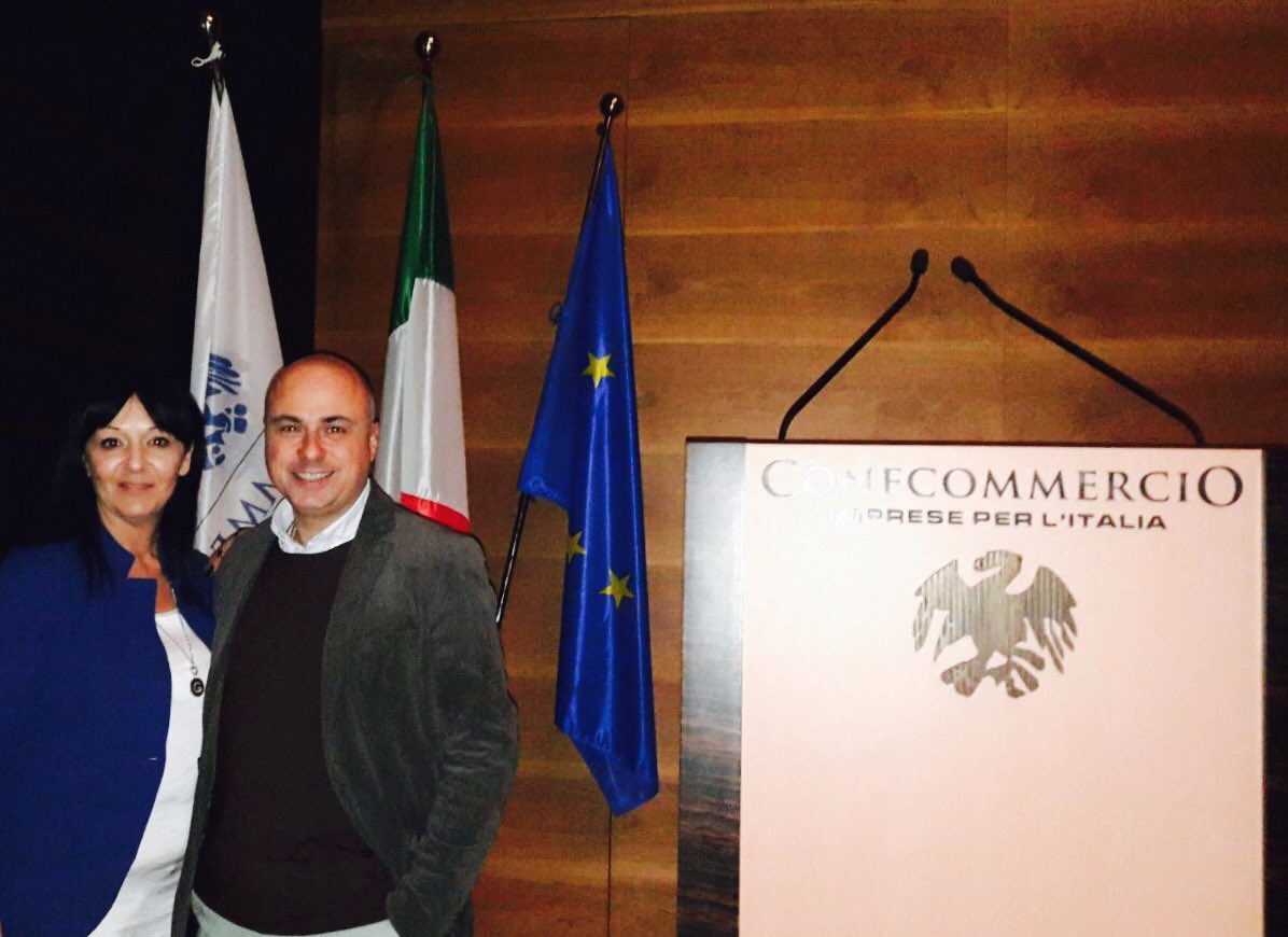 UnioneWPI's tweet photo. Accordo di collaborazione per il riconoscimento della professione#UnioneWpi #SposiAmo#Confcommercio https://t.co/4CBBBcIY8X