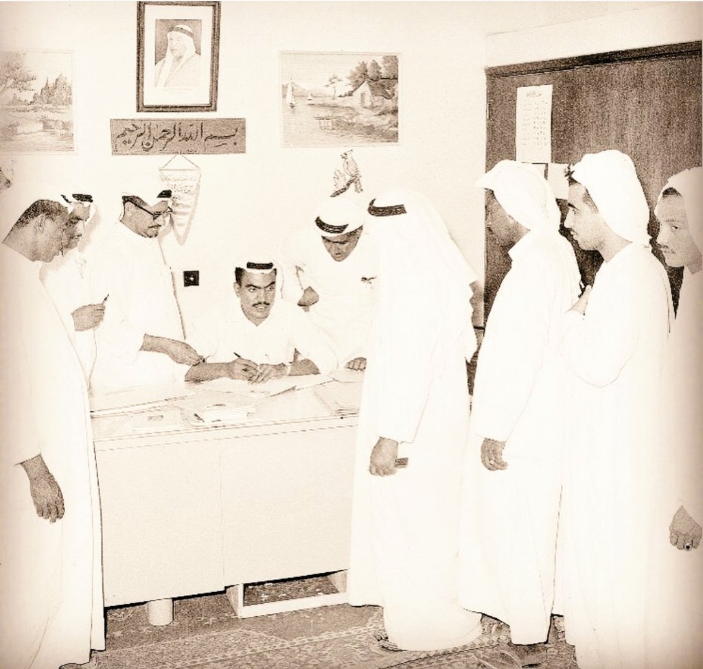 gharszamn's tweet photo. توافد المواطنين للتطوع من أجل الدفاع عن الكويت بعد تهديدات قاسم .. عام 1961

 #غرس_الزمن https://t.co/0w9yiBrTBq
