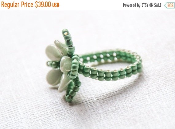 maggieshartel's tweet image. ON SALE Mint Green Flower Ring, Swarovski Crystal, Flower Petal, Be… tuppu.net/5e2320c5 #jewelryonetsy #FunRing