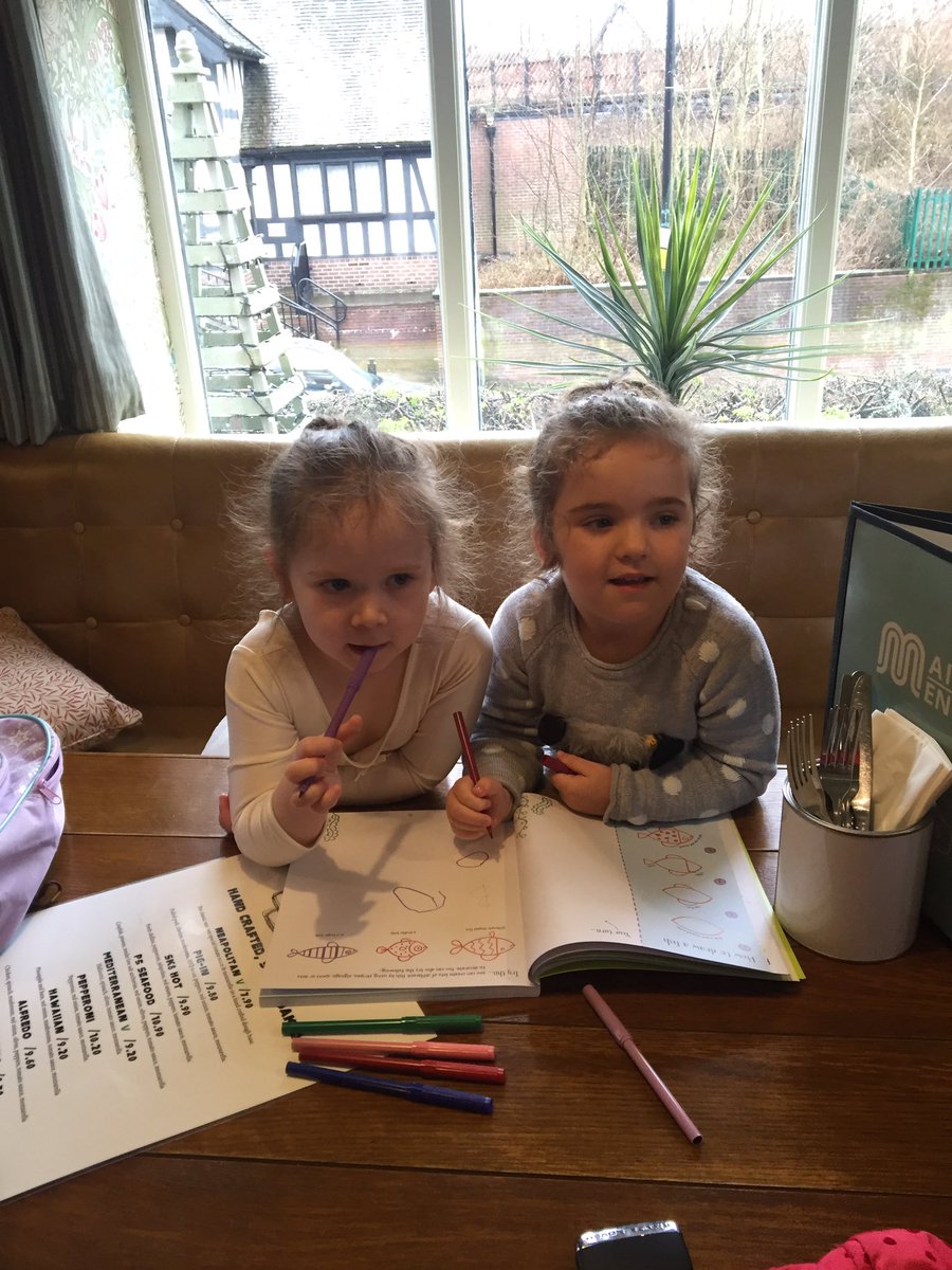 CheshirePMU's tweet photo. @Gshalders @SarahHolt84 @markabowker #lunchtimelust #kidswithcameras #lookout ๐พ๐ธ https://t.co/FmlFVEMRF0