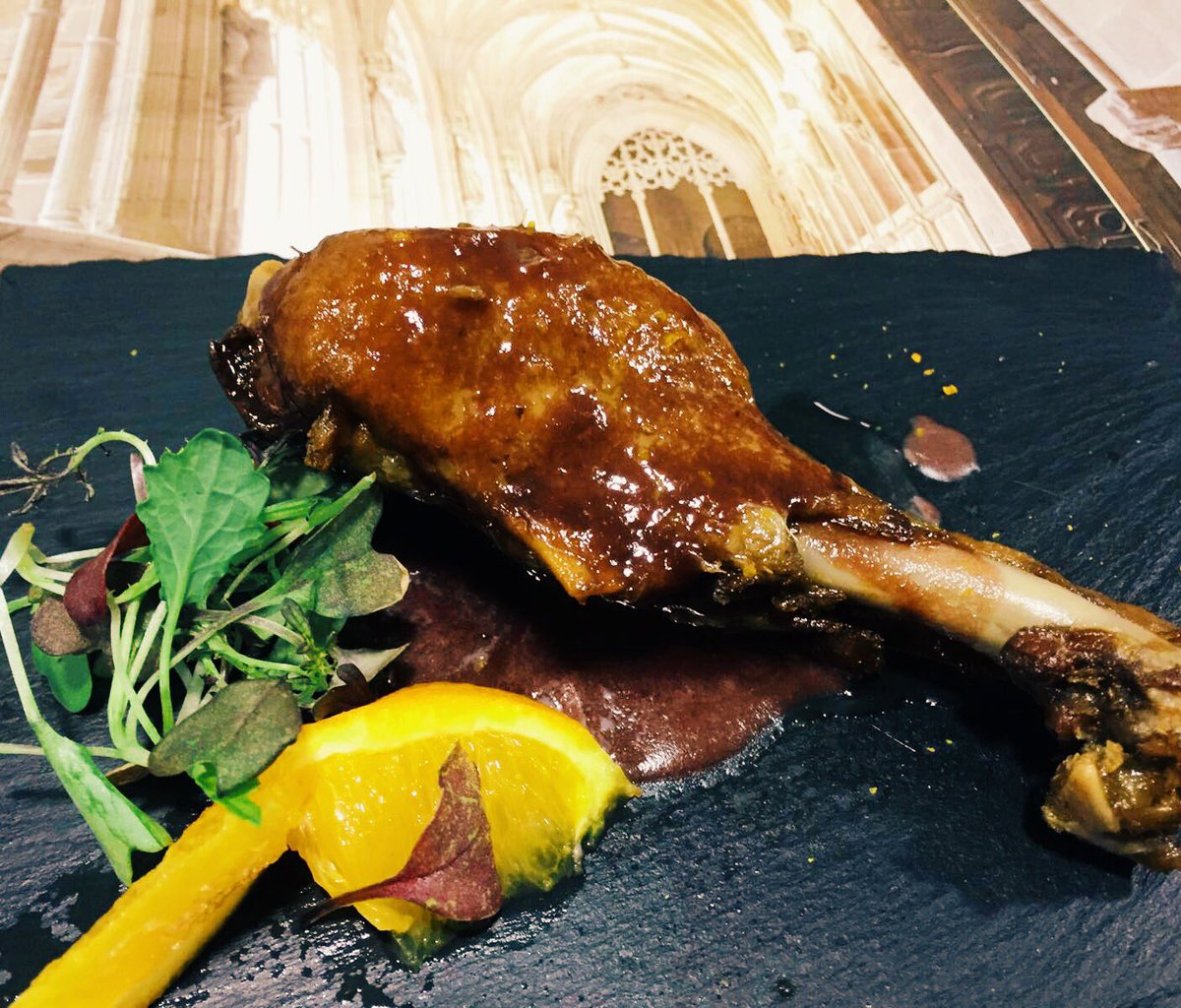 MesonAmistad's tweet photo. Os esperamos hoy con un pinchaco de Confit de Pato con reducción de vino y naranja... Hasta fin de existencias... 😜 https://t.co/BicGbGPItq