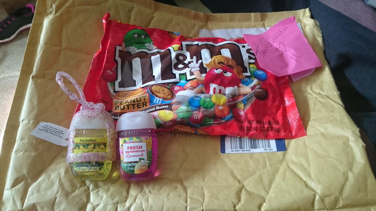 RoseyFairyQueen's tweet photo. @lLeelool omgg thank you soo much for your gifts in the mail I loveeee it!!! https://t.co/JFis89Ld7T