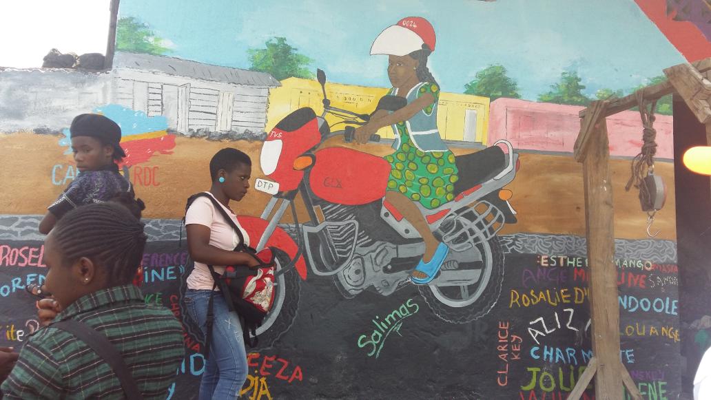 KEYdrcongo's tweet photo. En visite des oeuvres réalisées par les filles apprenantes de l'Ong #CAMME et #ColorsOfConnection @gomaguide https://t.co/wd35Kjq9BM