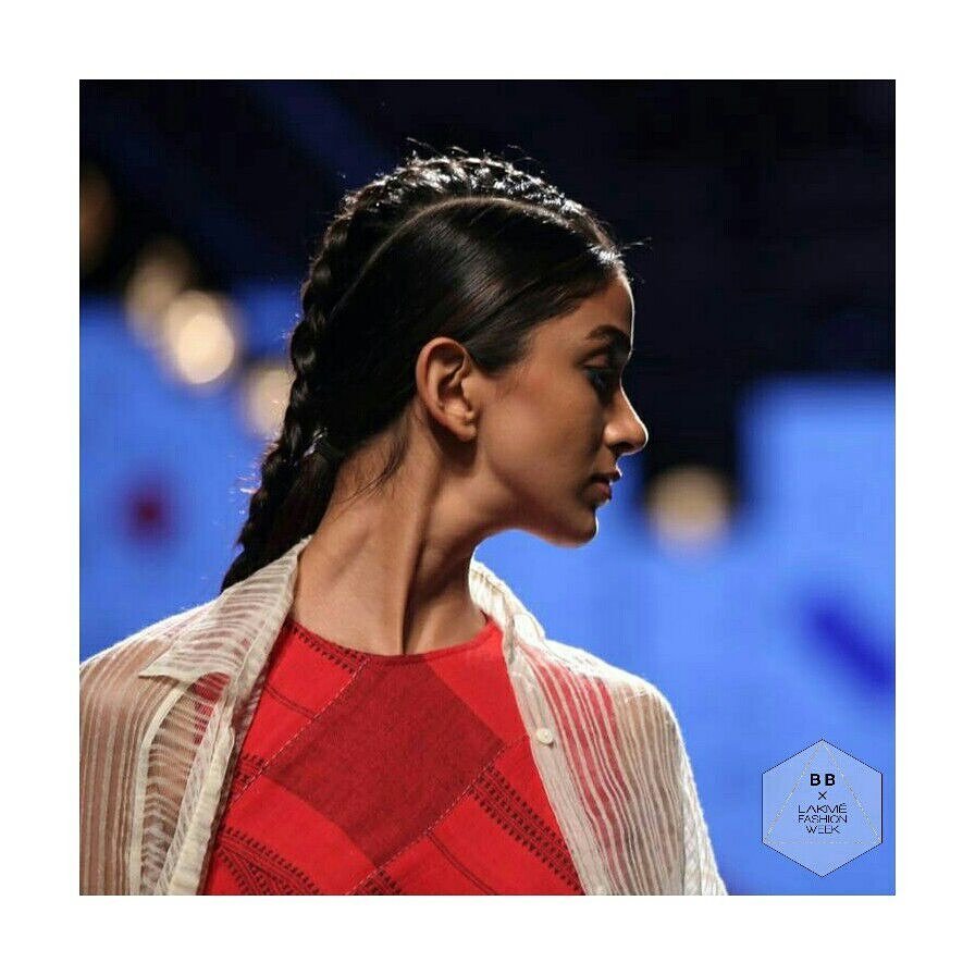 BeBeautiful_In's tweet image. ✨BEAUTY REPORT✨ from @LakmeFashionWk.The #MohawkBraid was #spotted at the @urvashi_kaur show!
