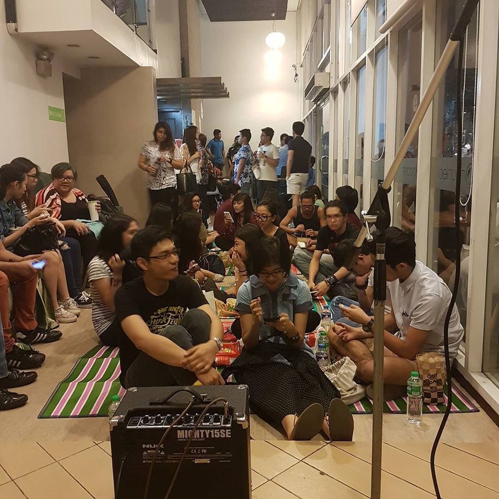 page4ph's tweet image. IG: #FocusOpenMic The view from the stage. Come on over! ift.tt/1UzmQws